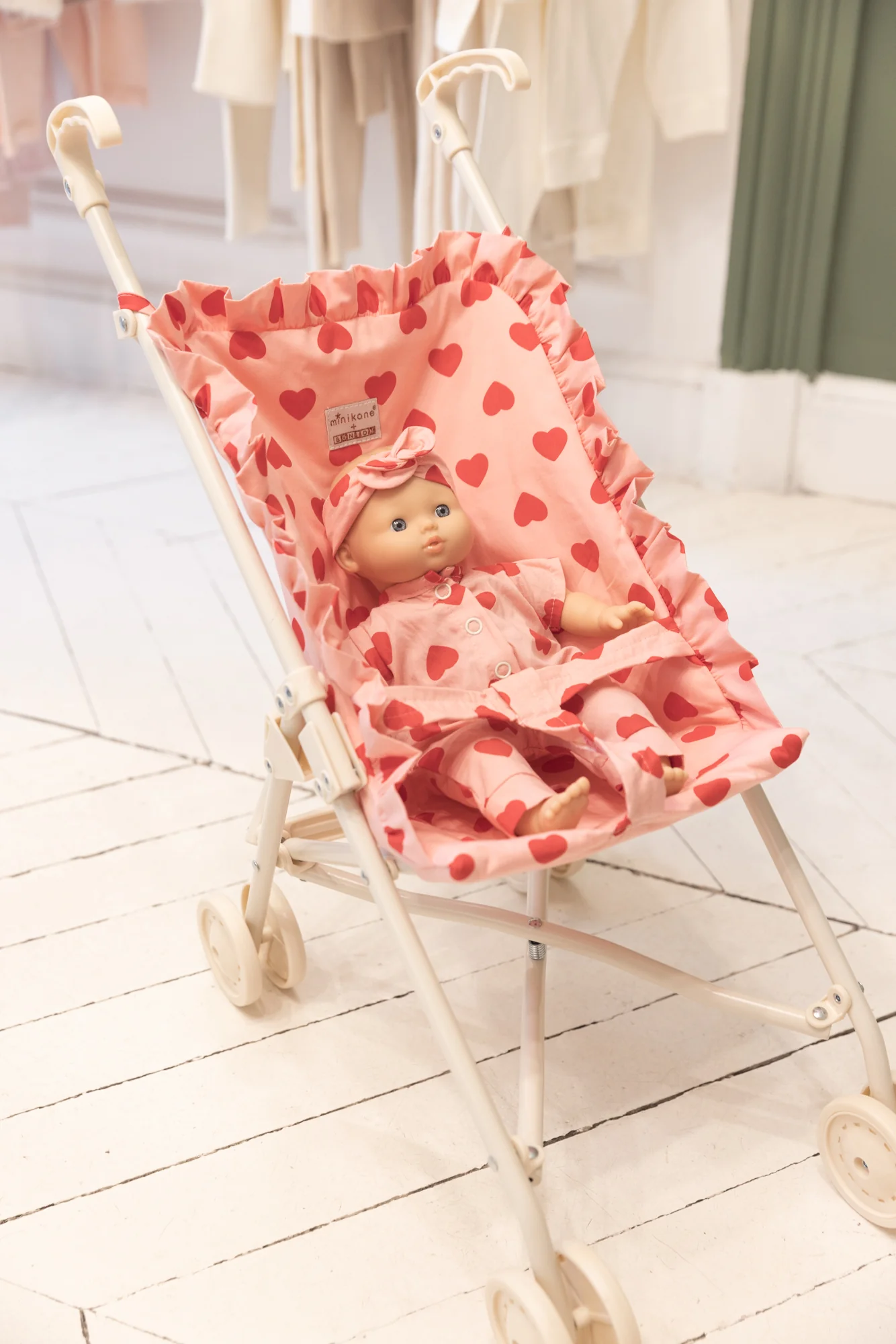 Accessoire poupon - Ensemble Lili cœur bonton + minikane - Image 3